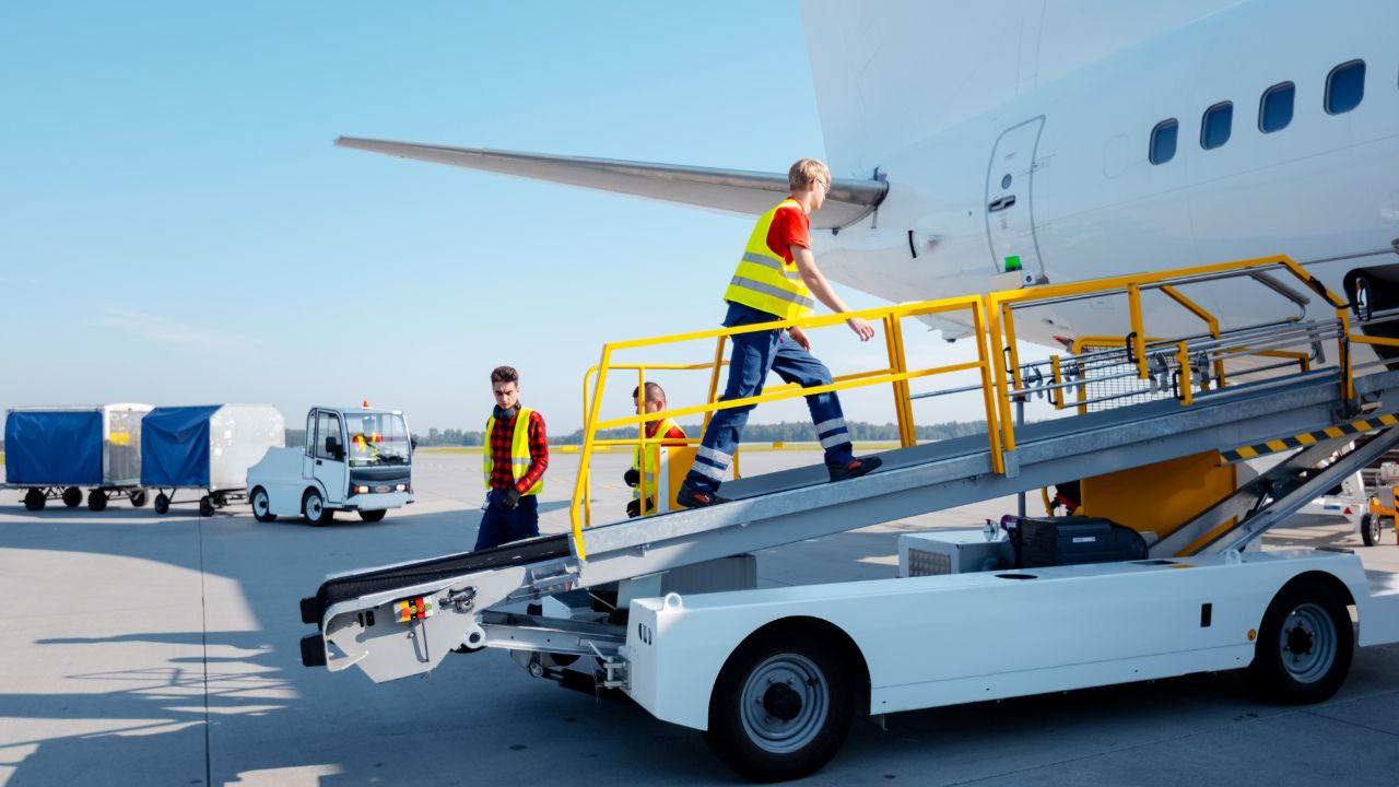 Why Do Businesses Choose Aviation and Logistics Outsourcing Services?